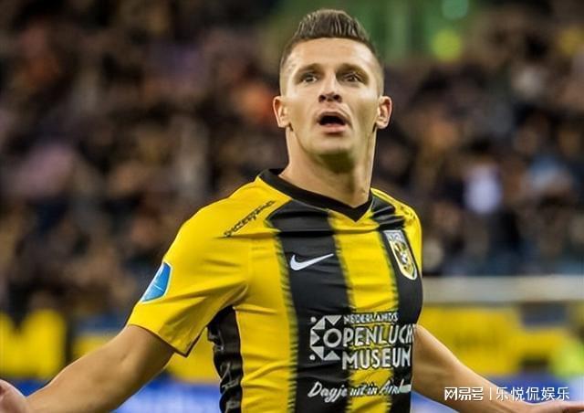 公开活动时 公开活动时