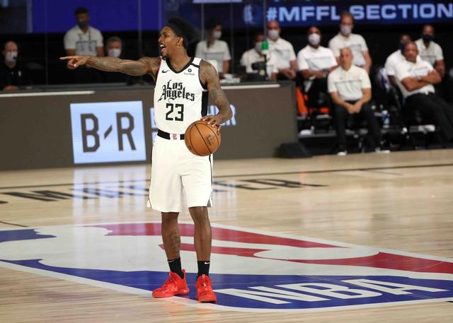 斯基拉：诺丁汉森林对尤文中场道格拉斯-路易斯感兴趣.