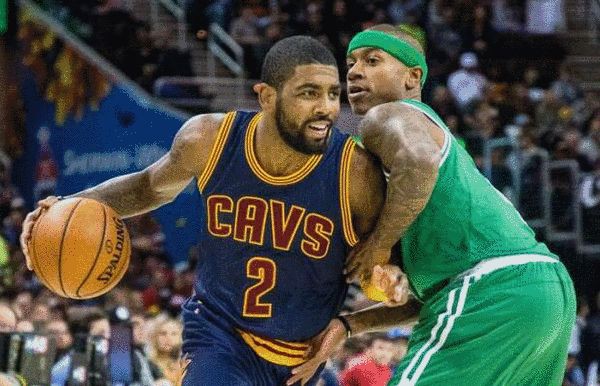 【NFL娱乐头条】泰勒-斯威夫特和特拉维斯-凯尔希订婚了！